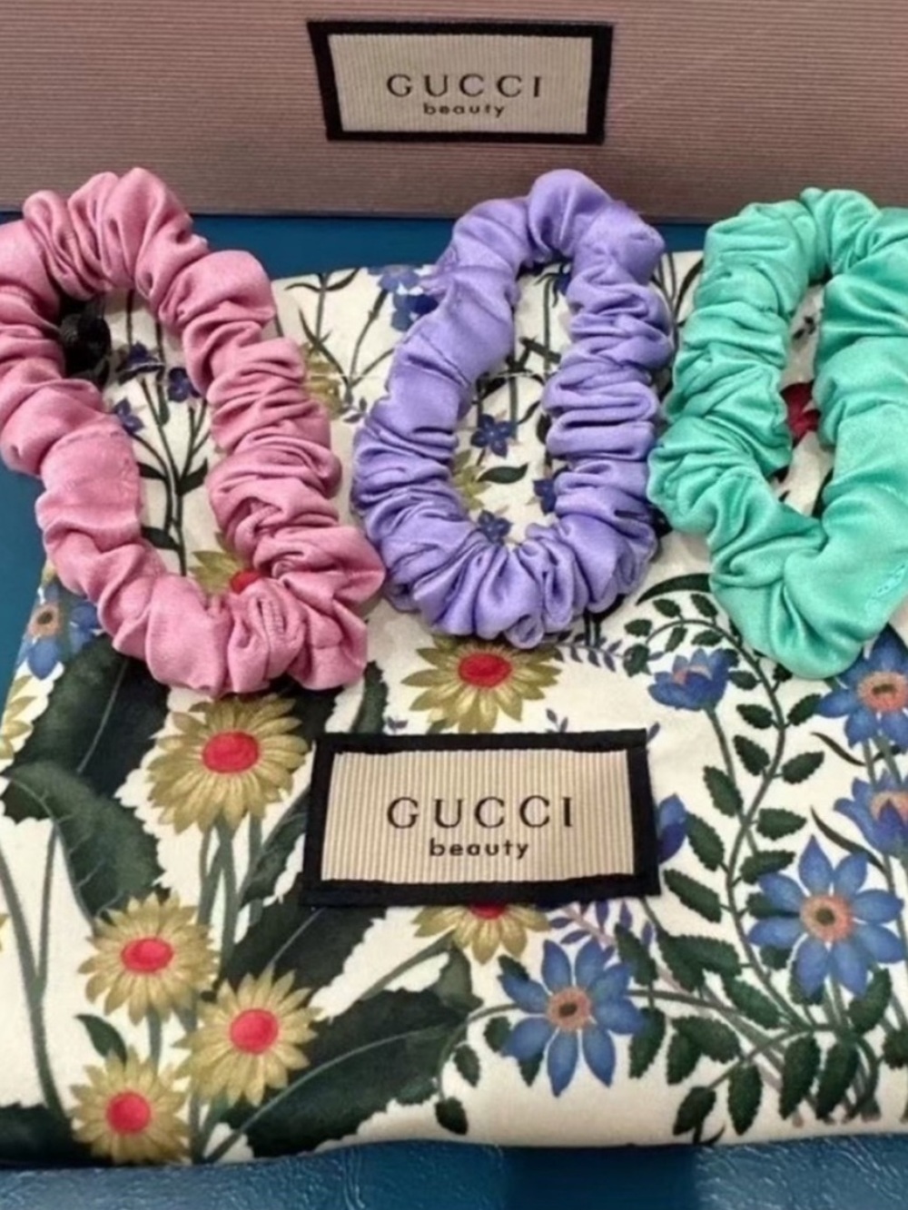 Gucci beauty scrunchie set